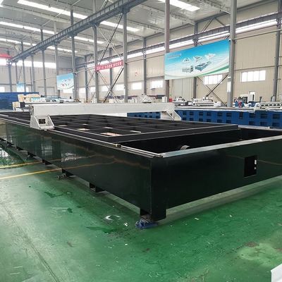 Máquina de corte por láser de fibra cerrada de alta potencia 3015 con cubierta de protección 4kw 6kw 8kw