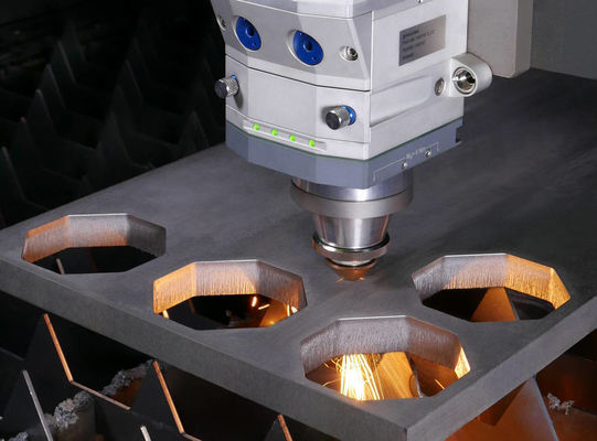 Configuración de tipo de barandilla Máquina de corte por láser de fibra de 3000 vatios para acero inoxidable
