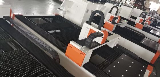 Máquina de corte por láser de fibra de 3 ejes de 1500*3000 mm con salida de 3000W